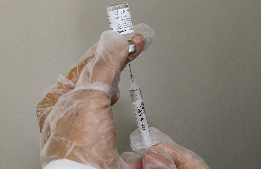 اتباع افغانستانی مقیم ساوه ۱۱۴۱ دُز واکسن کرونا دریافت کردند