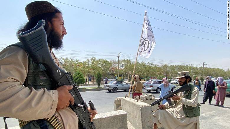 گزارش سی ان ان از جشن طالبان با تسلیحات آمریکایی در افغانستان
