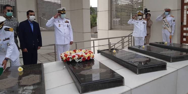   فرمانده نیروی دریایی پاکستان با دریادار ایرانی دیدار و گفتگو کرد
