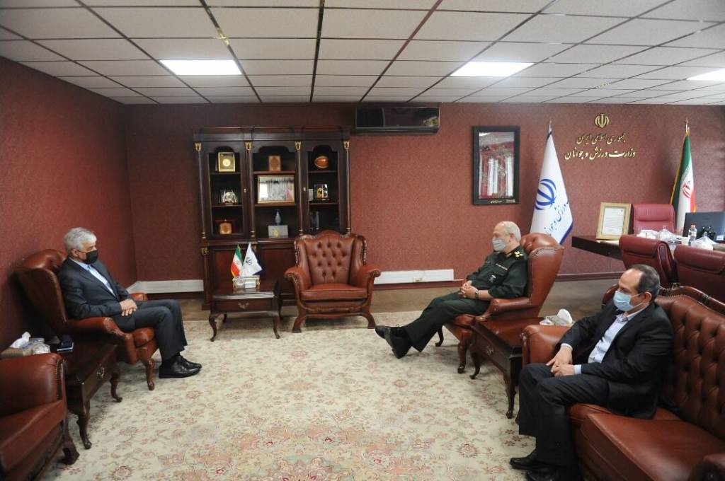 وزیر ورزش و جوانان با مشاور عالی فرمانده معظم کل قوا دیدار کرد