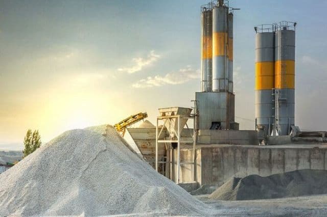 دوشنبه 13 مهر؛ تالار صادراتی کیش بورس کالا زیر پای غول های سیمانی