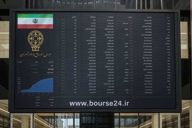 امروز شنبه 11 مهر 1405 ؛ دوباره بورس با موج فروشنده ها رو به رو شد / افزایش تقاضا پس از 40 دقیقه ابتدایی معاملات / ورود قوی پول خرد به صندوق های طلایی و سینرژی / جدول سرخطی های خرید بازار فردا شامل 239 نماد