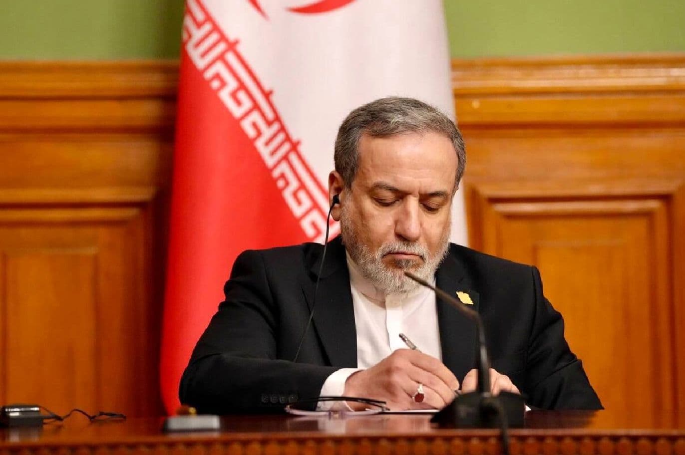 عراقچی: لابی اسرائیل دیگر ابایی ندارد که نفوذ خود را در سیاست آمریکا در قبال ایران آشکار کند/ وقت آن رسیده که واشنگتن خود را از این غل و زنجیر رها کند