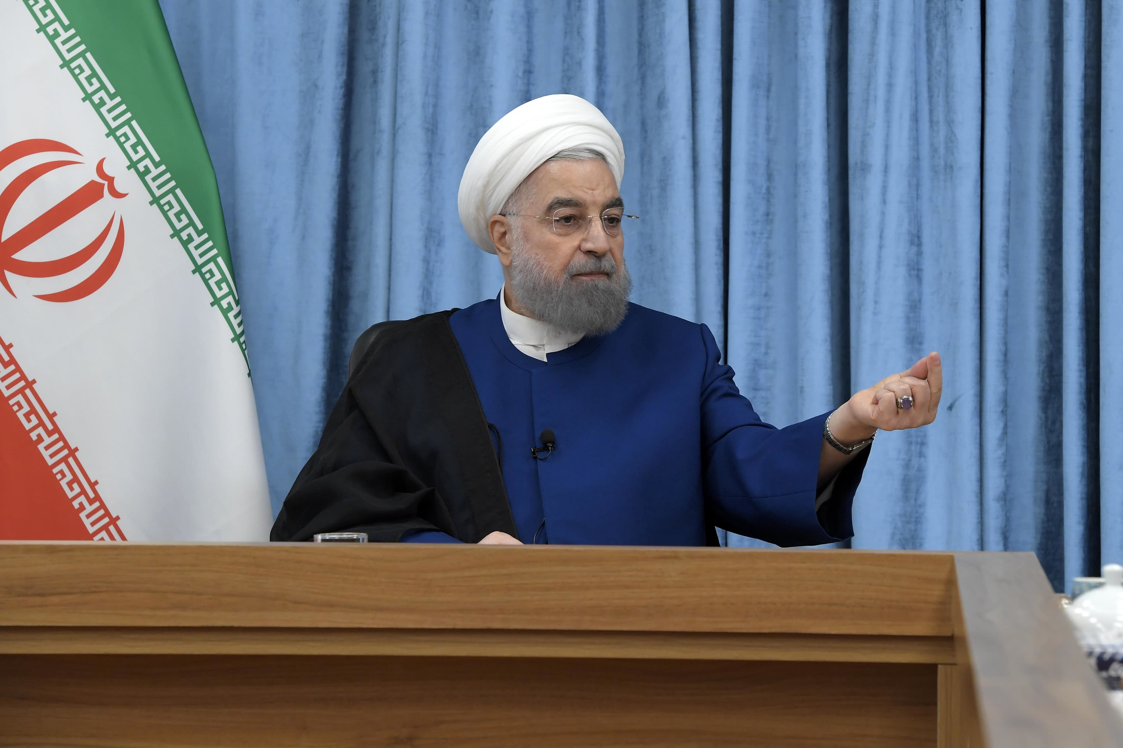 روحانی: من نه کلمه رفراندوم را گفتم و نه کلمه همهپرسی را/ وقتی به ما تجاوز بشود ما باید دفاع کنیم. اینکه جزو بدیهیات اولیه است