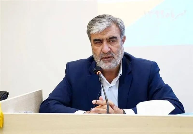 کنایه تند عزیزی با یک عکس به ترامپ / آمریکا منتظر بنزین ارزان یا اتفاق جدید؟