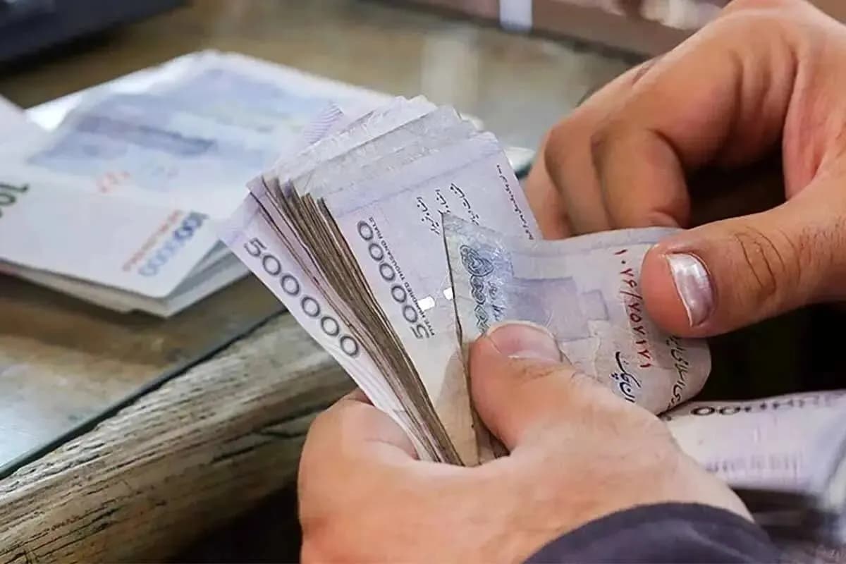 یک تصمیم تازه برای حقوق کارمندان و بازنشستگان/ دولت در آذرماه تکلیف را مشخص میکند