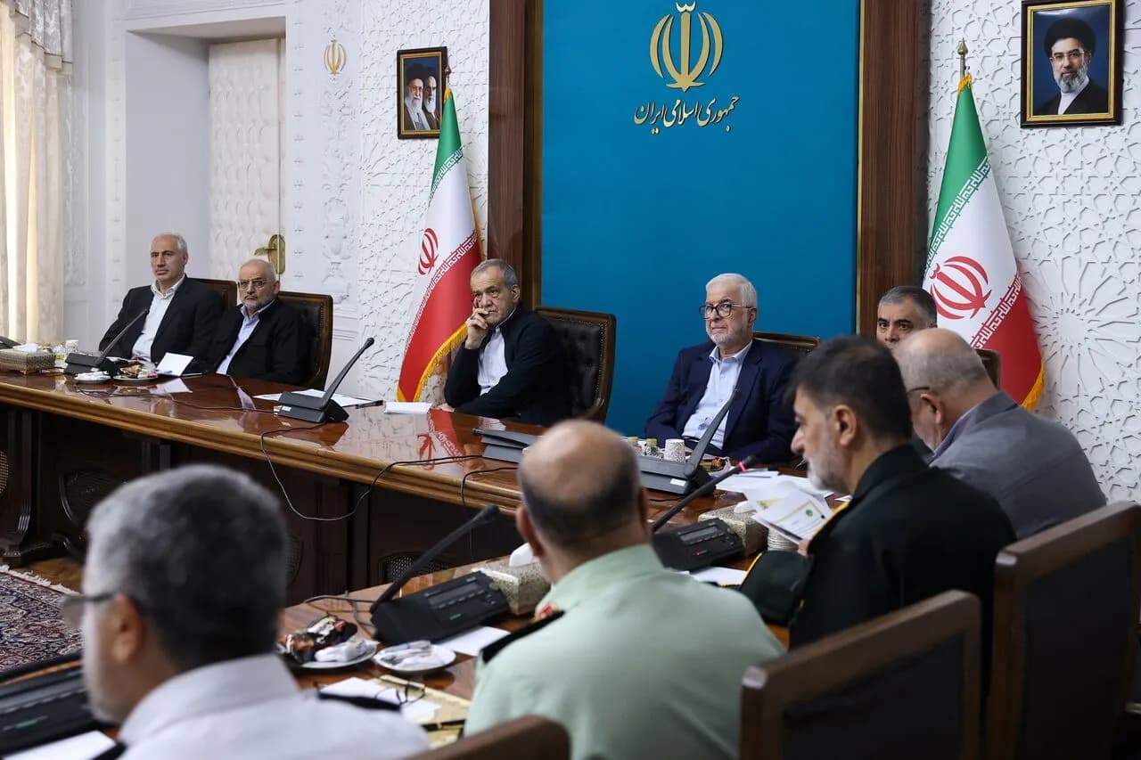 پزشکیان: اطلاعرسانی و مدیریت بنزین باید شفاف باشد/ تصمیم جدید چیست؟